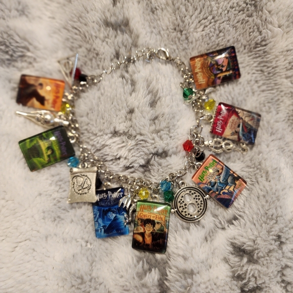 unbranded Jewelry - Harry Potter Special Edition Cover Charm Bracelet